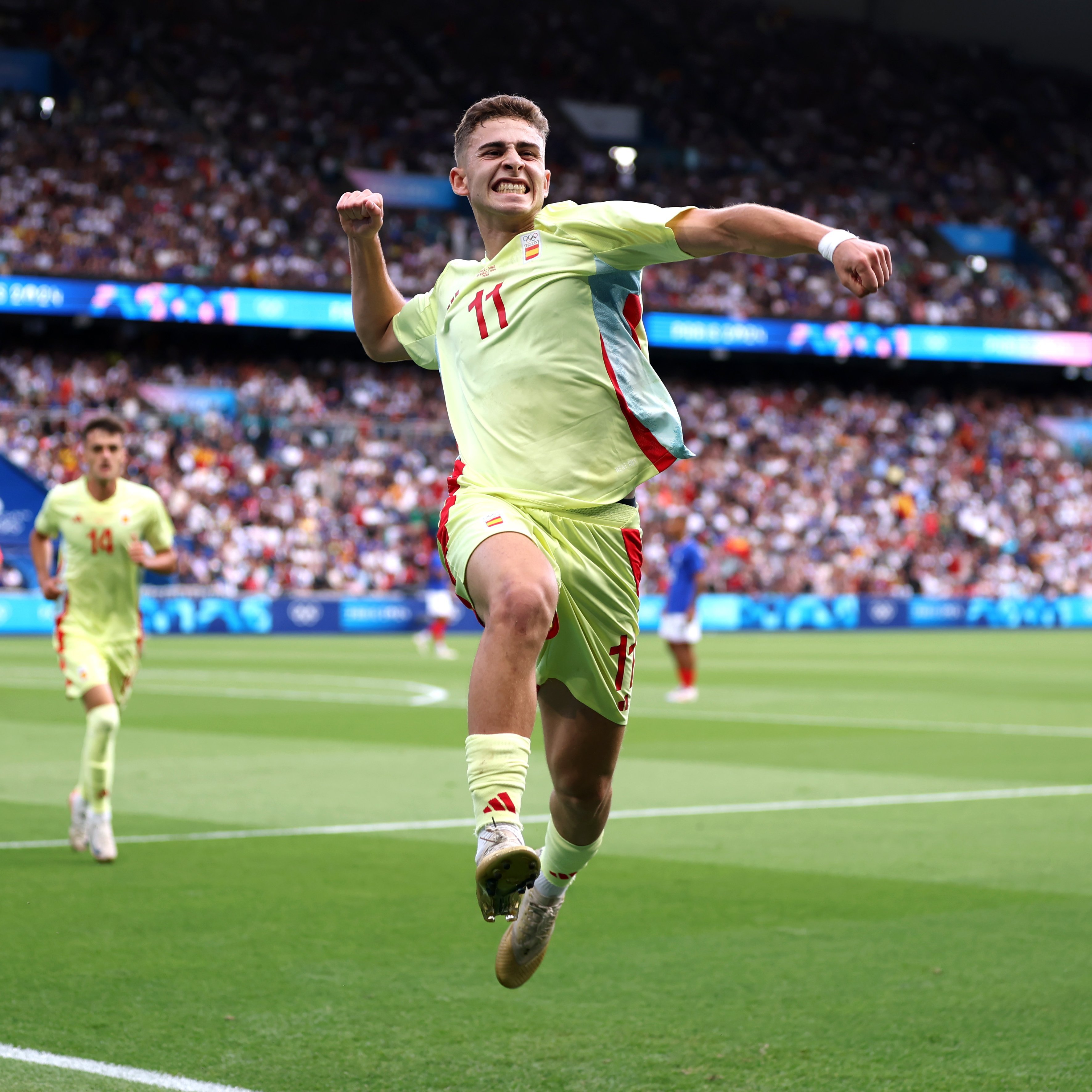 瓦伦西亚门将表现神勇,连续扑出关键球 瓦伦西亚门将表现神勇,连续扑出关键球